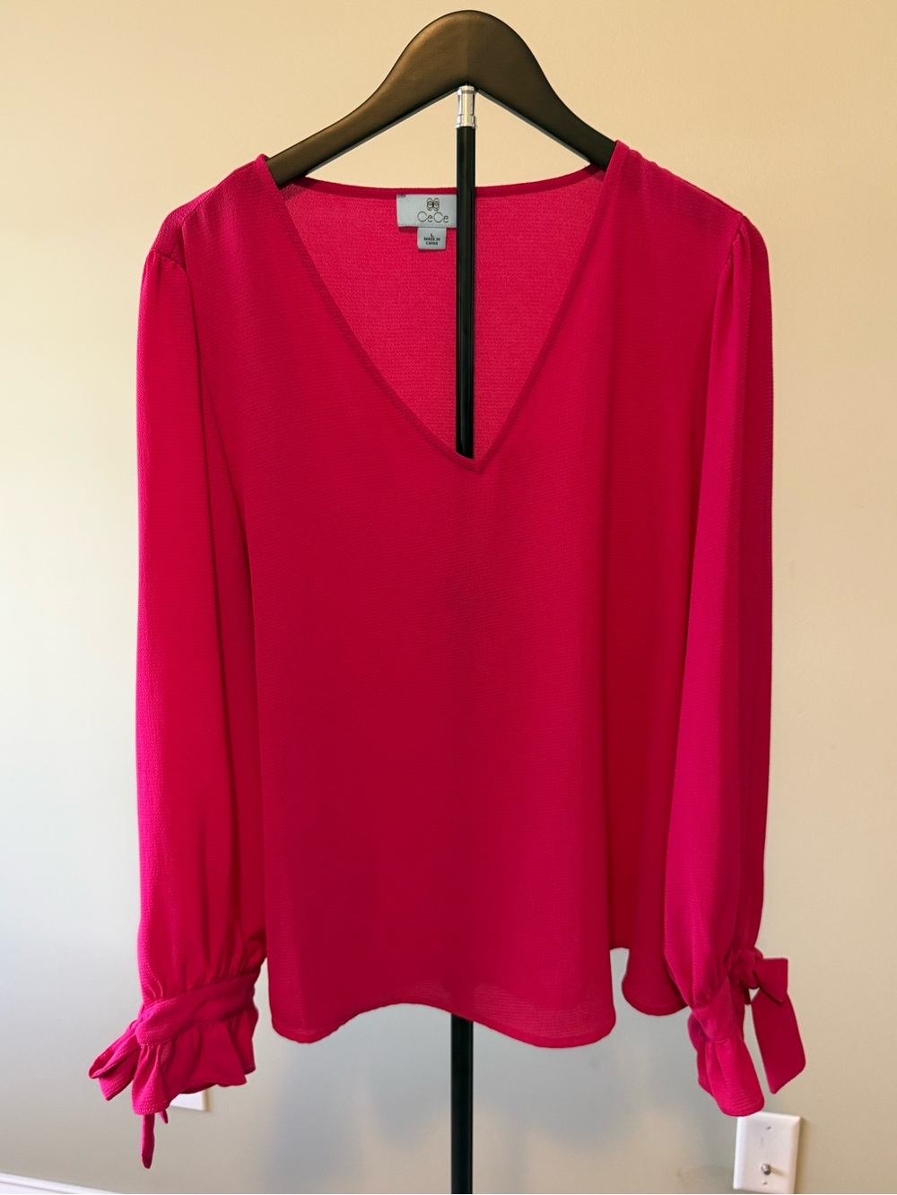 NWOT CeCe Pullover Fuchsia V-Neck Tie-Sleeve Blouse SZ L (21.5" P2P)